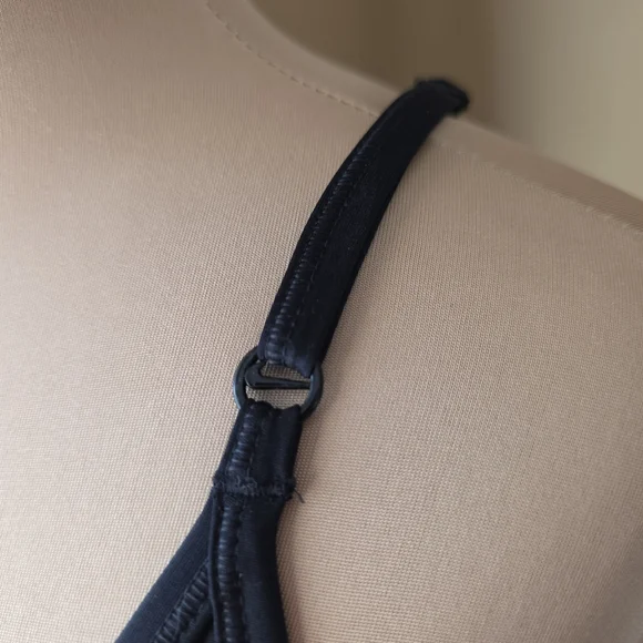 Nike Vented Black Lightly Padded Sports Bra Size Women's Extra Small - Picture 2 of 7